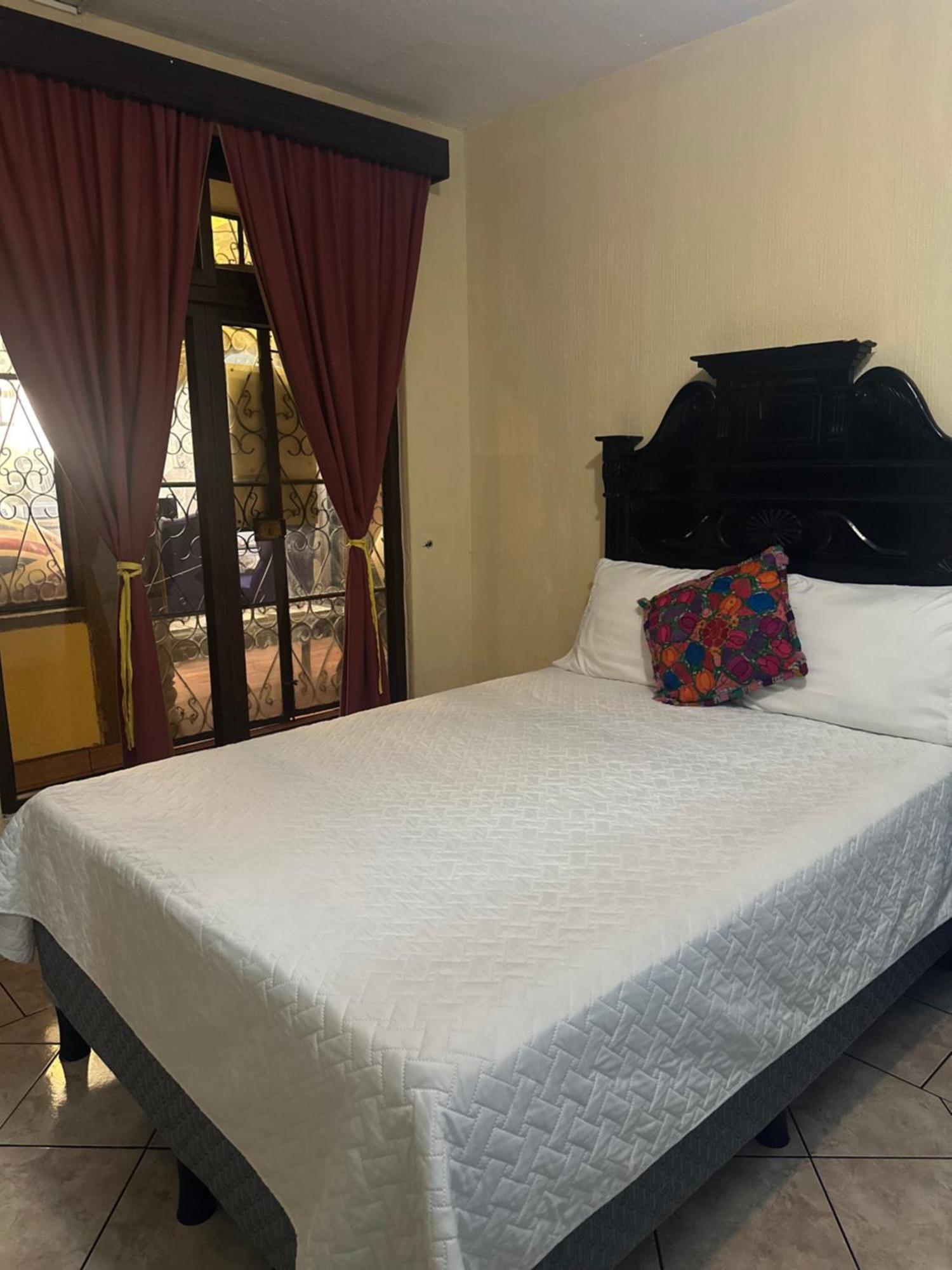 Don Valentino Hotel Antigua Eksteriør billede
